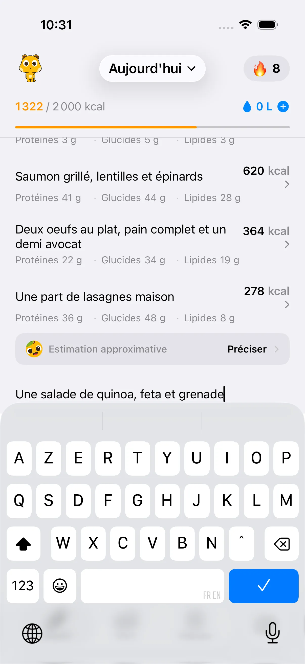 Journal Nourino : un repas écrit en langage naturel résolu en calories, protéines, glucides et lipides, clavier ouvert.